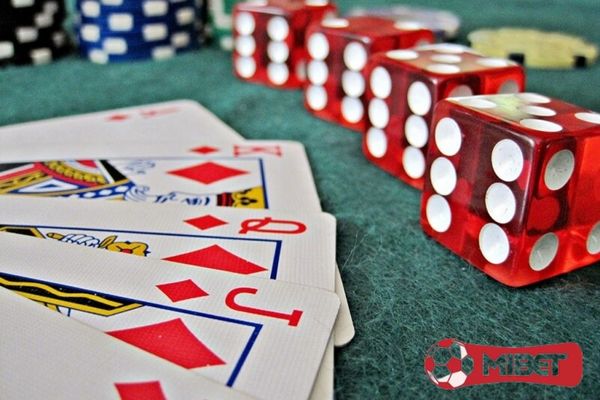 cach choi binh xap xam tong quan Binh xập xám vẫn sử dụng bộ bài 52 lá quen thuộc nhưng cách chơi độc đáo